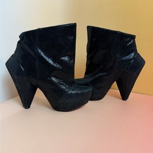 Irregular Choice «Balance Man» Ankle Boots